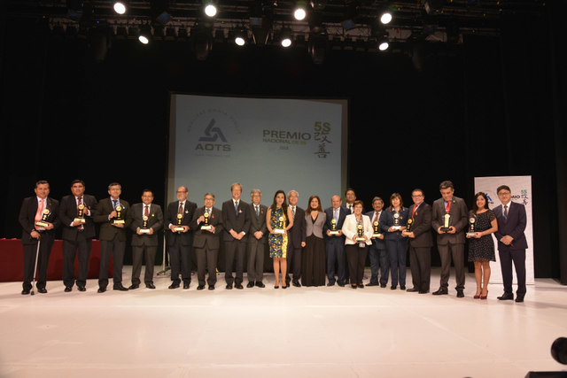 Equipo de BRUMAP S.A.C. en ceremonia del Premio Nacional 5S Perú – AOTS