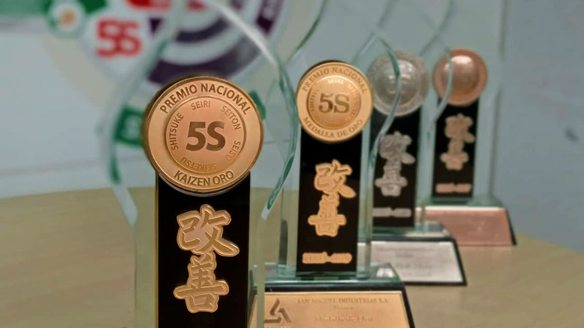 Trofeo del Premio Nacional 5S Perú – AOTS